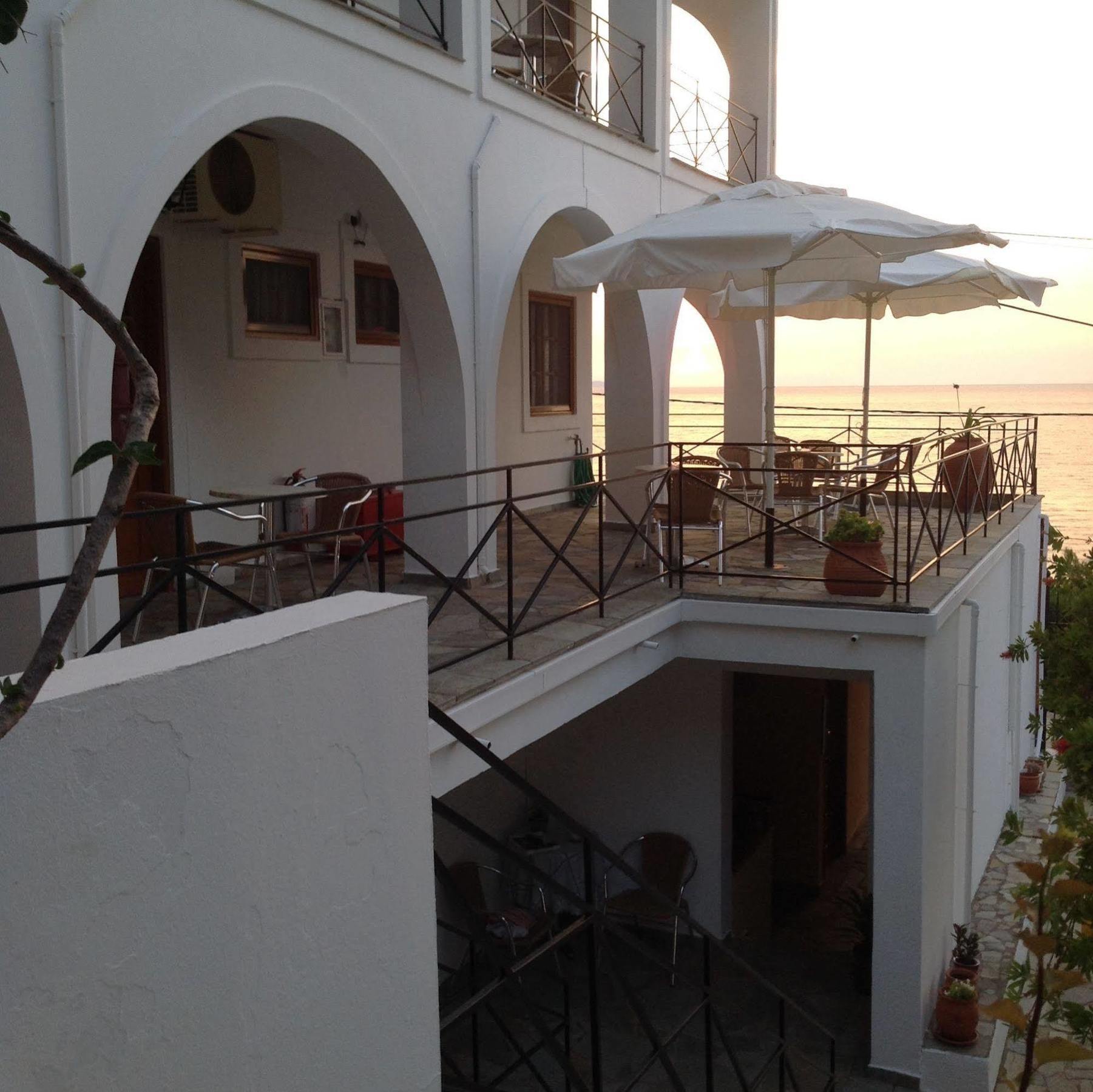 Travlos Studios Eleios-Pronnoi Exterior photo